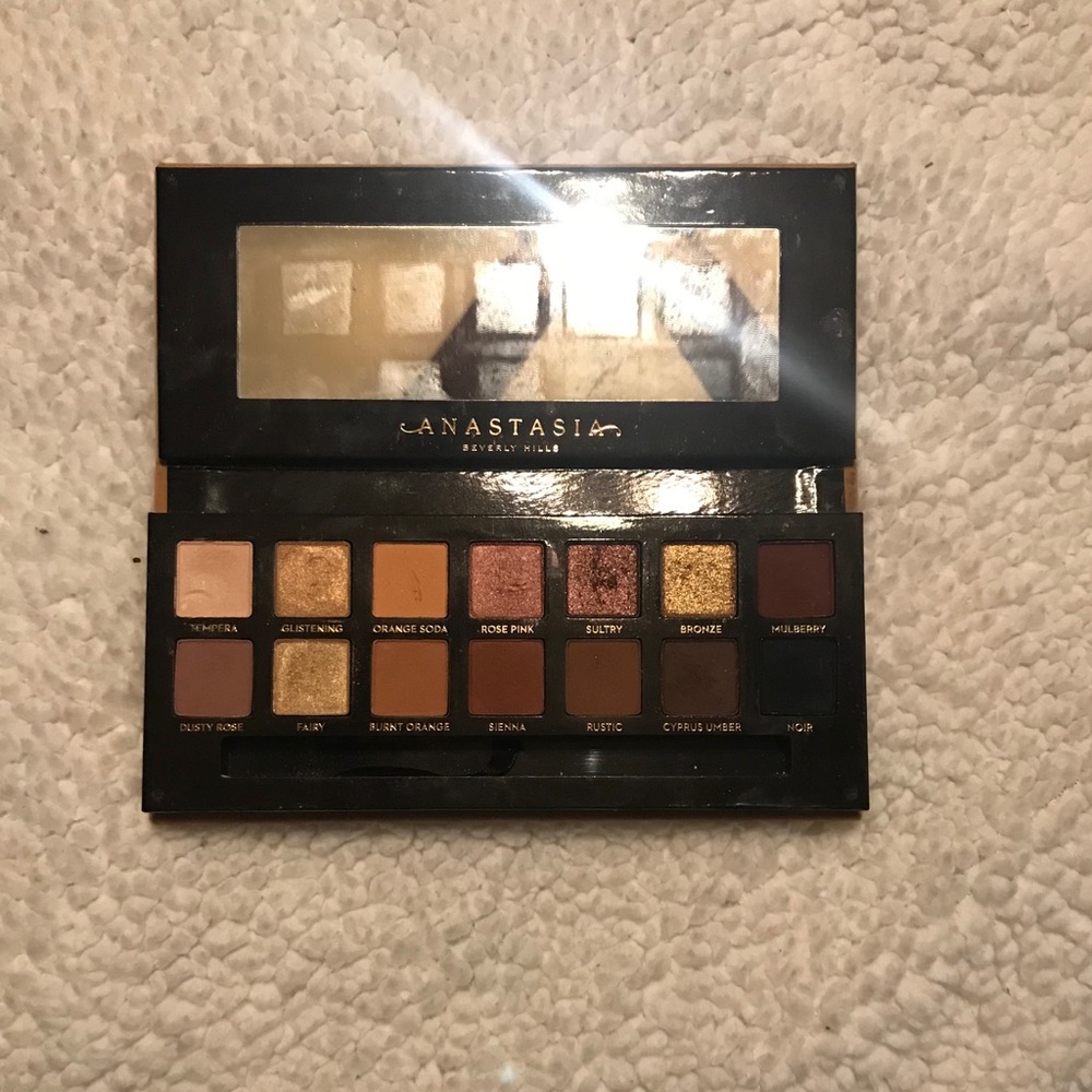 Anastasia Beverly Hills Soft Glam